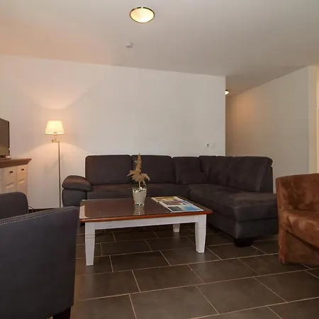 W4 2 Apartment *